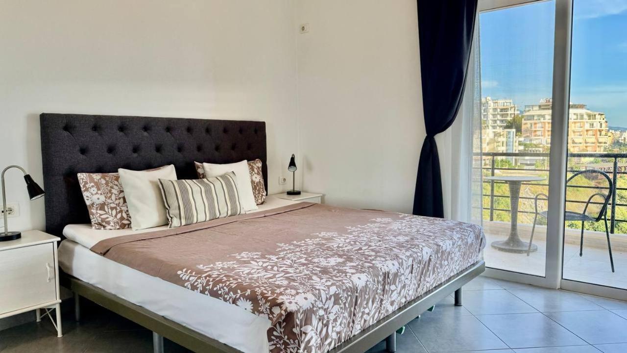 Ferienwohnung Viola Sea View Penthouse Sarandë Exterior foto